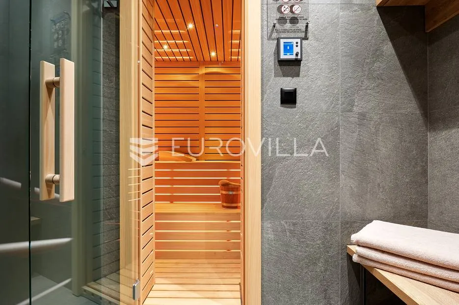 trogir - marina, luksuzna vila s vanjskim, grijanim bazenom - slika 39