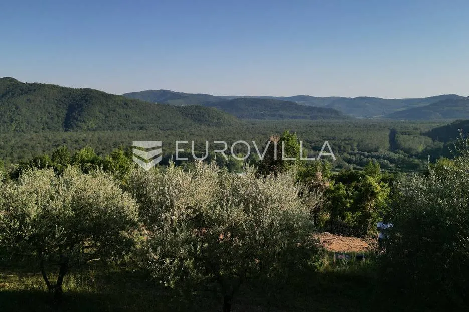 istra, motovun, građevinsko zemljište s pogledom na povijesne gradove - slika 19