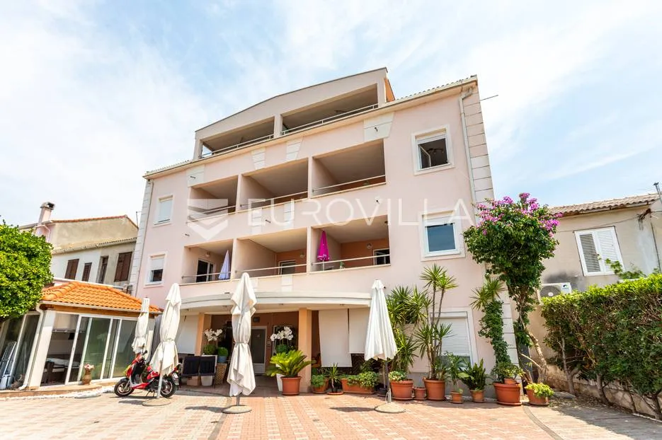 novalja, kuća s 10 apartmana blizu centra s pogledom na more - slika 2