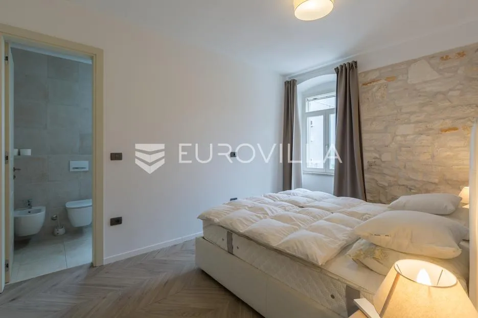 istra, pula, potpuno renovirana austrougarska villa u srcu pule - slika 18