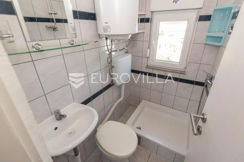 rogoznica, apartmanska kuća sa sedam stambenih jedinica, pogledom na more i rogoznicu - slika 16
