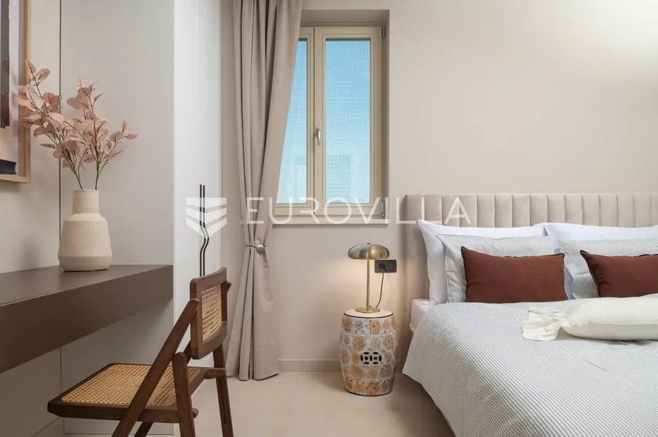 zadar, nin, moderna kuća s bazenom prvi red uz more - slika 22