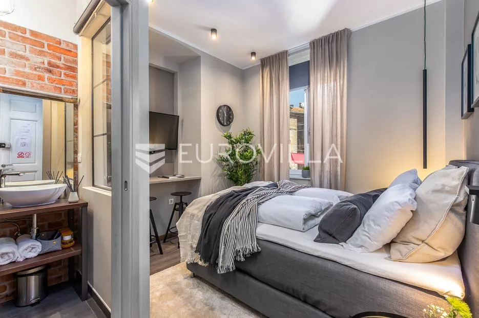 rijeka, centar, novouređen luksuzan stan nkp 78 m2 s tri apartmana - slika 15