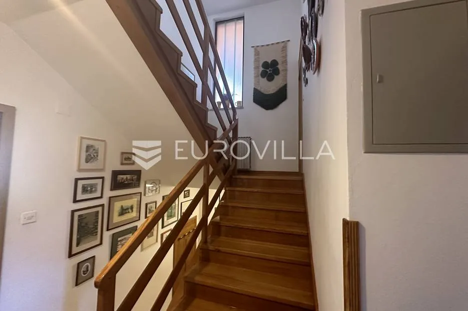 štinjan, prekrasna kuća u nizu s vrtom i pogledom more 300 m² - slika 27