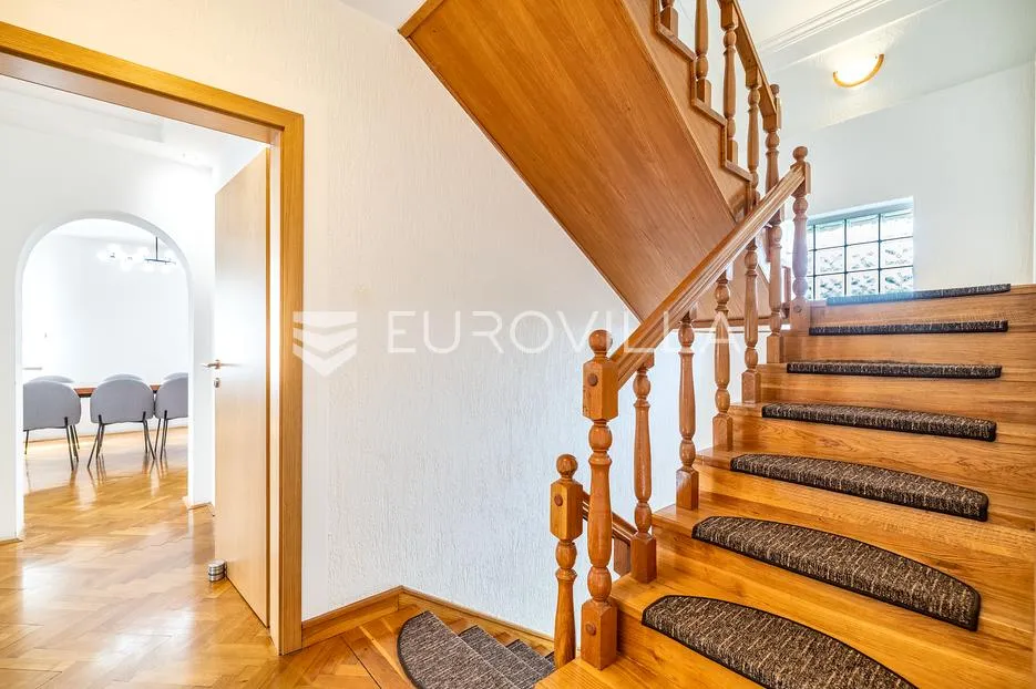 zagreb, sesvete, prekrasna obiteljska kuća 360 m² - slika 7