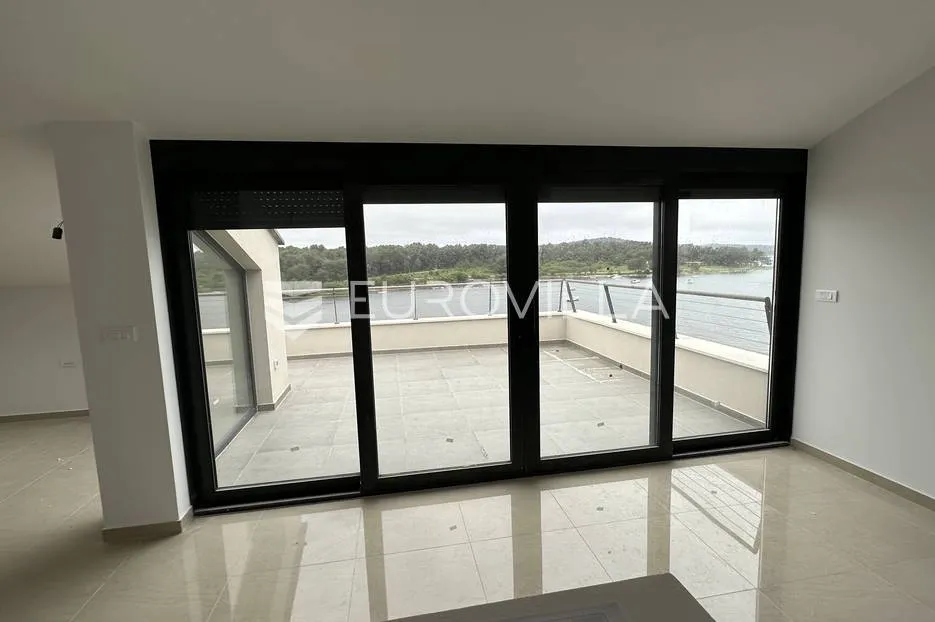 medulin, trosoban stan s pogledom more neto korisne površine od 133 m² - slika 15