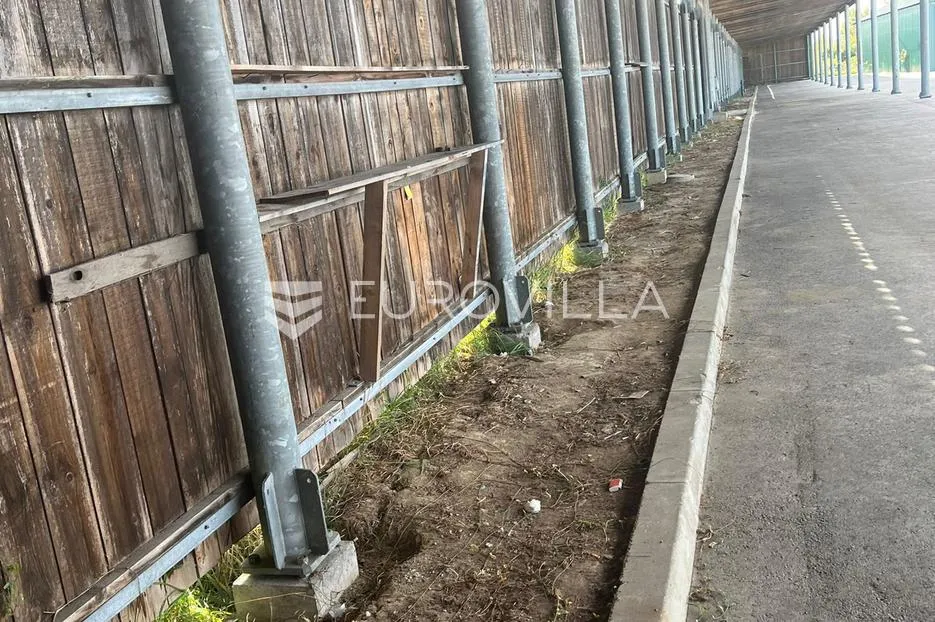 dugo selo, poslovna zona, skladišni prostor s dvije hale 500 m2, natkriveni prostor 640 m2 - slika 3