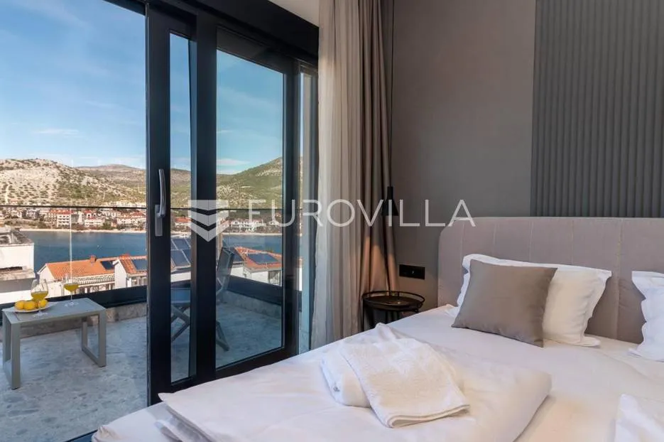 trogir okolica, moderna vila s bazenom blizu mora - slika 19
