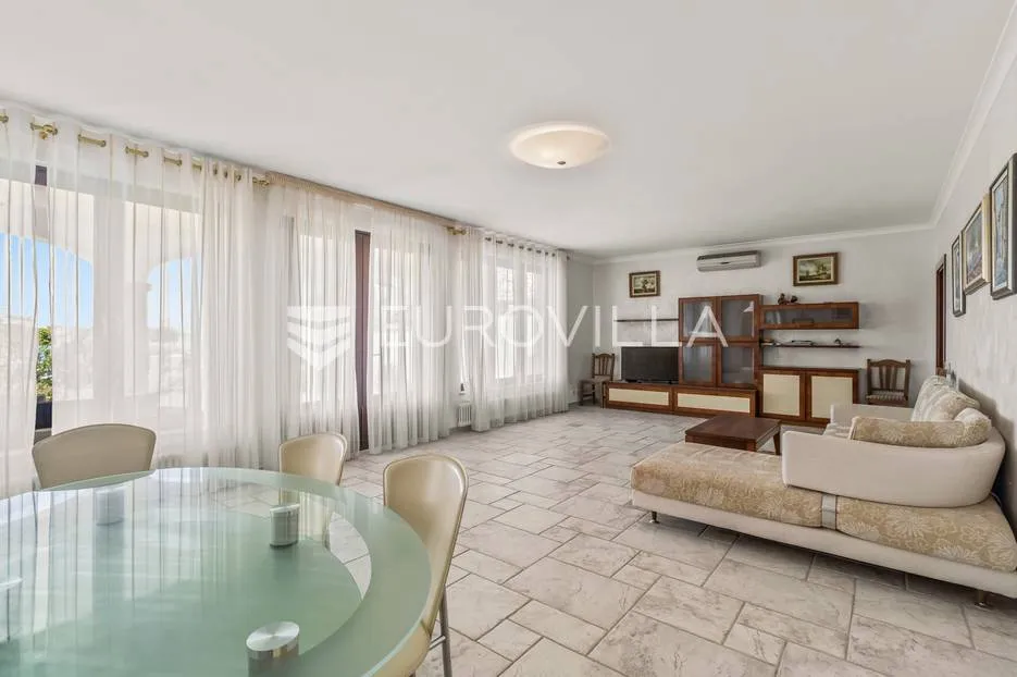 istra, umag - unikatna villa nkp 400 m2 na svega 30 m od mora - slika 46