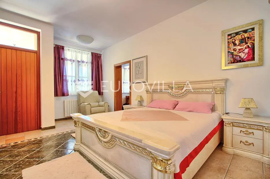 poreč, ekskluzivna vila s 430 m2, atraktivna lokacija - slika 54