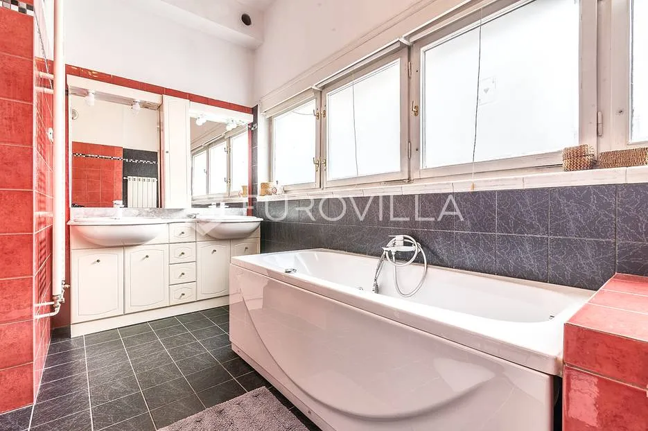 zagreb, centar, blizina hotela sheraton, dvosoban stan 72 m² s loggiom i balkonom - slika 5