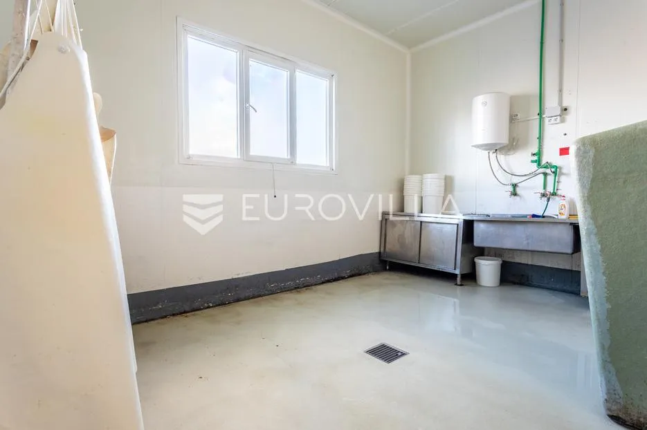 sinj, kukuzovac, poslovna zgrada u gospodarskoj zoni, površine 1.648 m² - slika 9