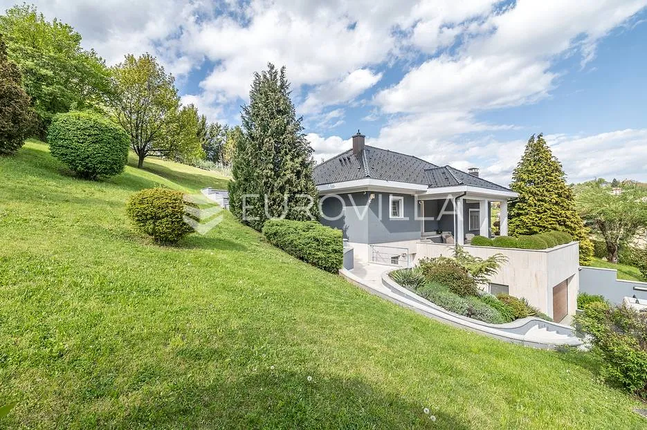 zagreb, jelekovići, prekrasna vila nkp 303,5 m2 na parceli 1786 m2 - slika 2