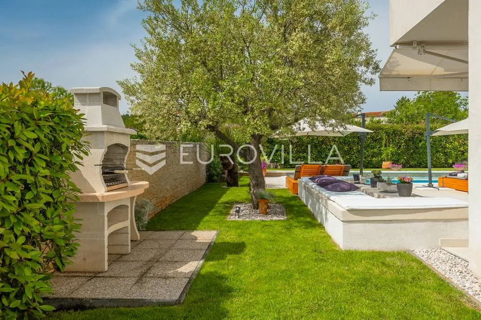 rovinj, rovinjsko selo, prekrasna villa s wellnessom i bazenom, 224 m² - slika 15