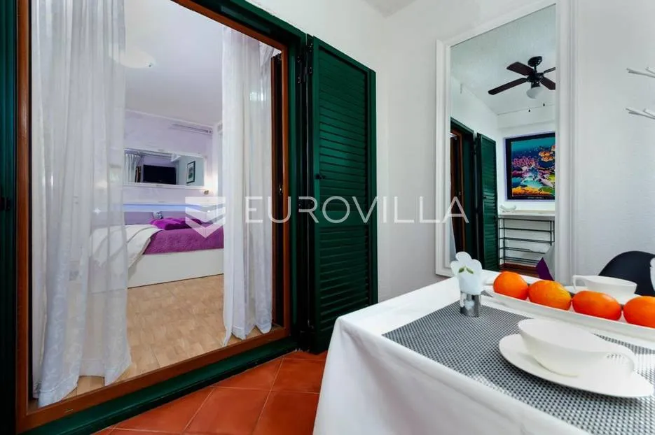 istra, rovinj, kuća 360 m2 s tri stana i zasebnom kućicom, izuzetna lokacija - slika 3