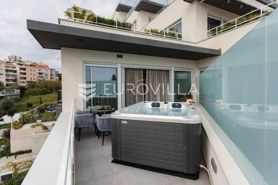 split, žnjan, luksuzno uređen dvosoban stan s jacuzzijem - slika 11