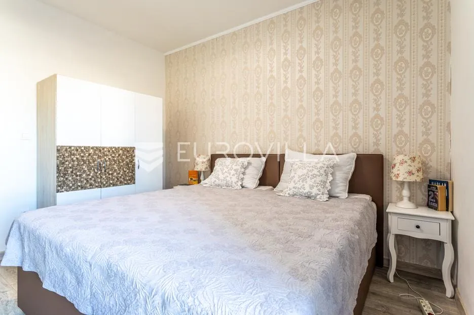 vodice, prekrasna kuća sa apartmanima i bazenom - slika 8