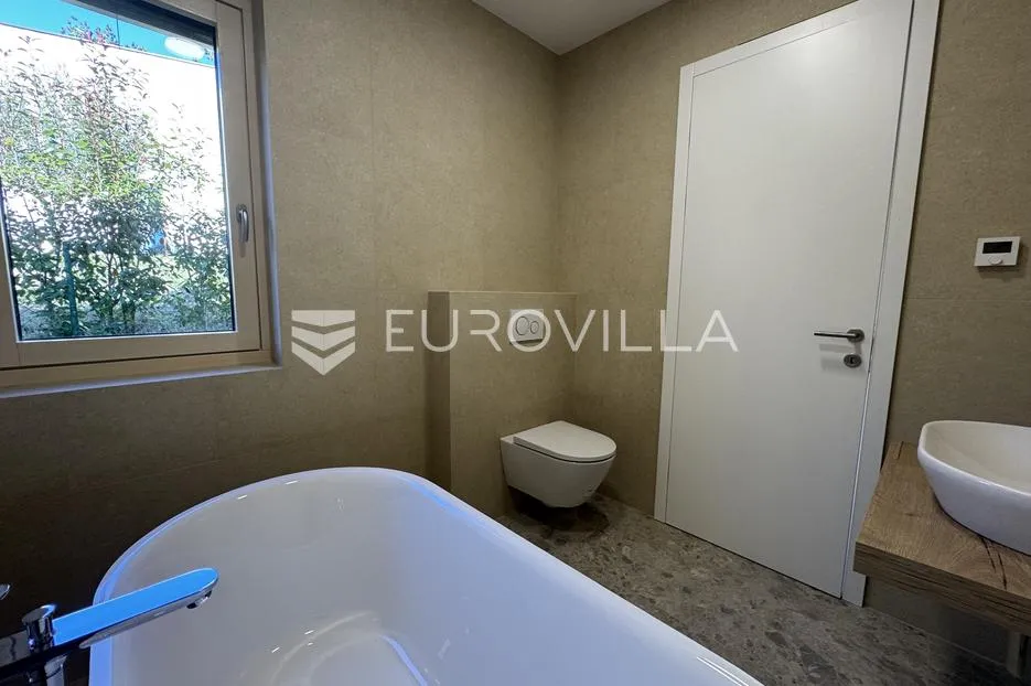 istra, majkusi, moderna prizemnica 160 m² s grijanim bazenom i uređenom okućnicom - slika 17