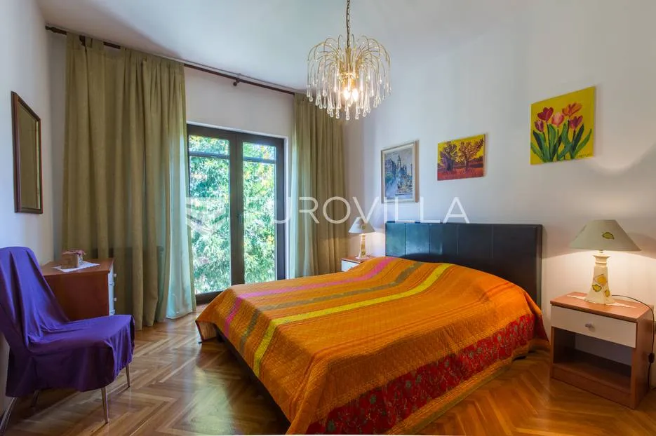 pula, veli vrh, vila s 4 odvojena apartmana, bazenom i velikom okućnicom - slika 41