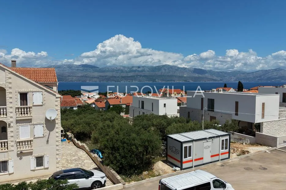 brač, supetar, dvosoban stan na prvom katu s pogledom na more - slika 2