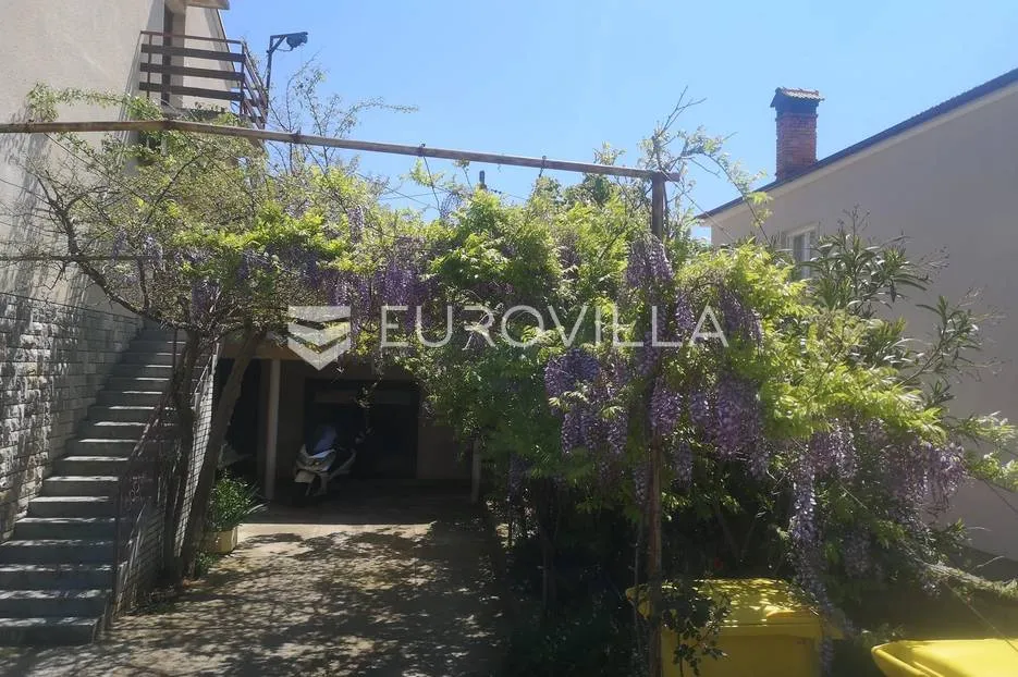 medulin, velika samostojeća kuća na okućnici od 550 m2 - slika 3