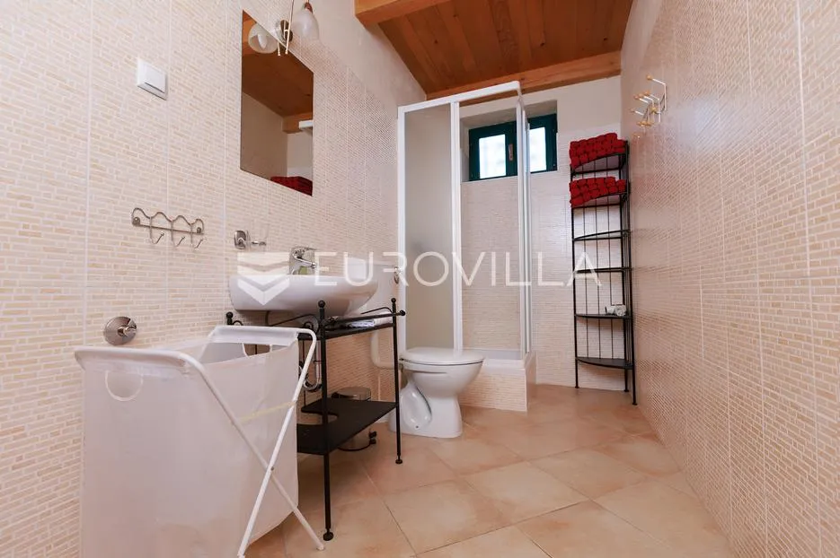 vinodolska općina, bribir, šarmantna vila s pomoćnim objektom i bazenom - slika 37