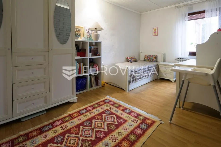 slavonski brod, mikrorajon, katnica s dva odvojena stana, dvorištem i pomoćnim objektima - slika 6