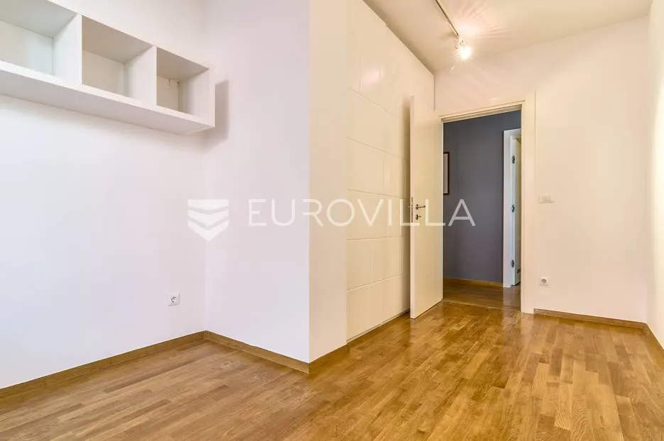slovenska ulica, trosoban stan s terasom i garažom 106 m² - slika 11