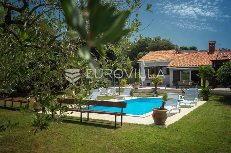 pula, prekrasna villa s najboljom pozicijom - prvi red do mora - slika 8