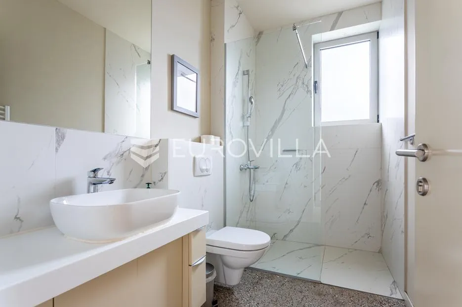 vis, dizajnerska villa s otvorenim pogledom na more u blizini centra - slika 16