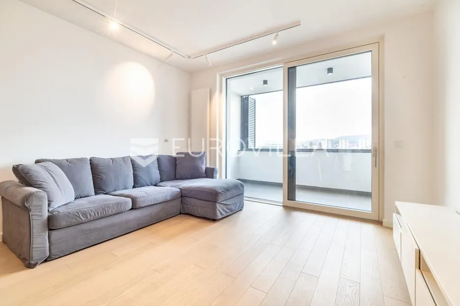 Zagreb, Heinzelova VMD, trosoban stan, PRVI NAJAM, 76 m² garazno parkirno mjesto