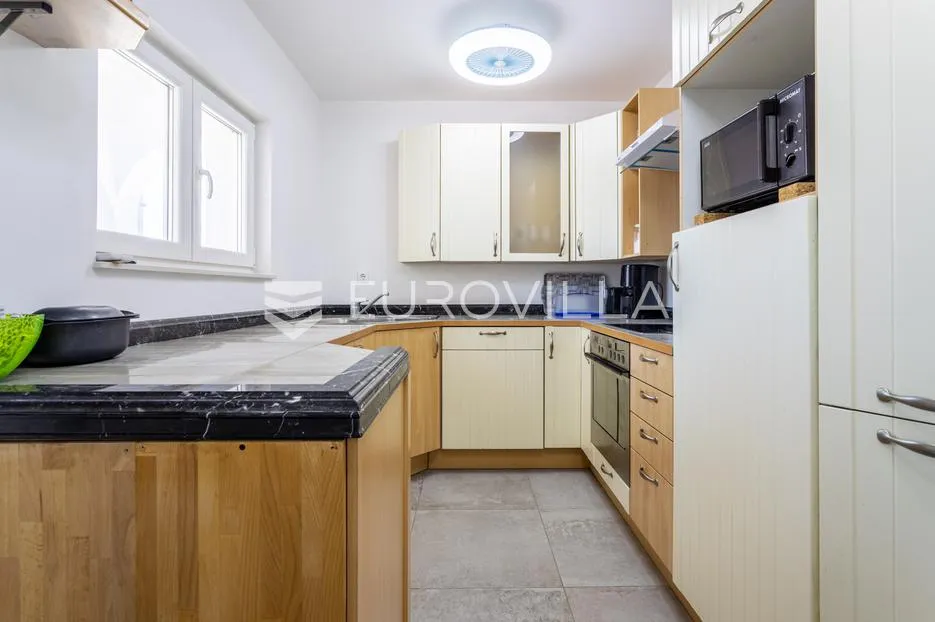šibenik, dubrava kod tisna, vila s bazenom i velikom okućnicom - slika 8