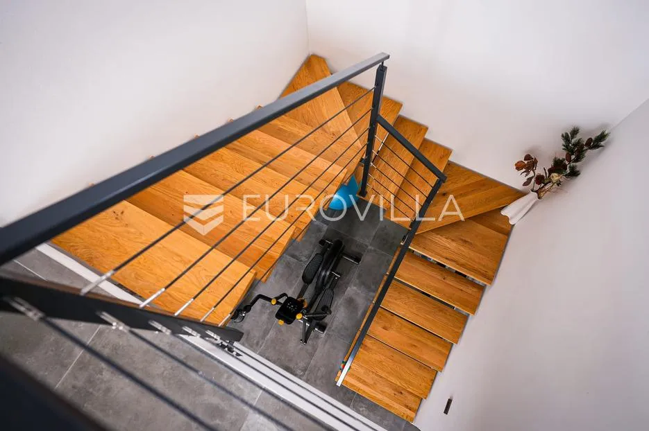 istra, umag, moderna kuća na odličnoj lokaciji - slika 10