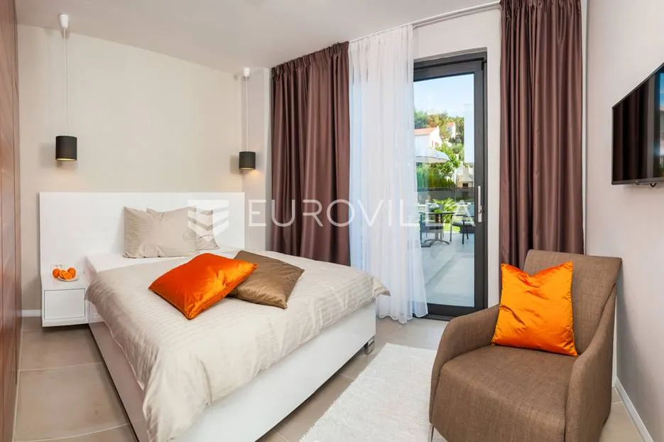 trogir, prekrasna luksuzna vila nadomak mora - slika 19