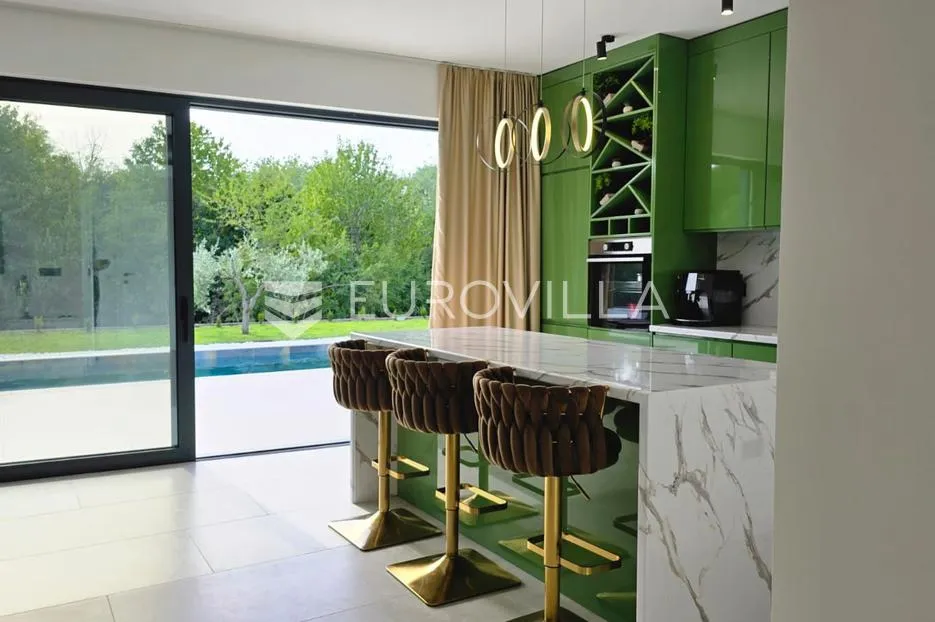 istra, labin, moderna samostojeća villa s dva stana i bazenom, 176.15 m² - slika 10