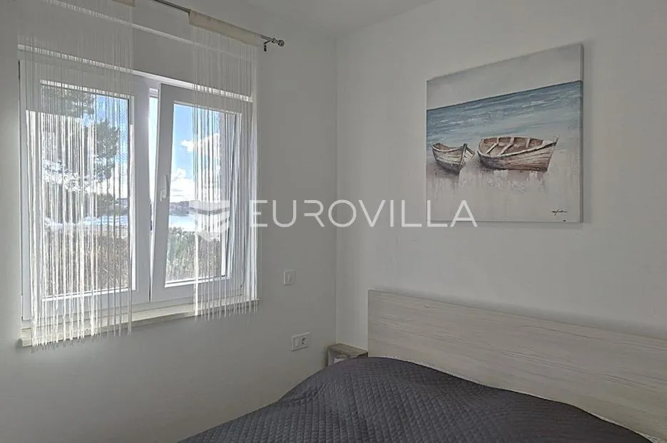 vir, prizemni apartman s 2 spavaće sobe, 40 m od mora, top lokacija - slika 29