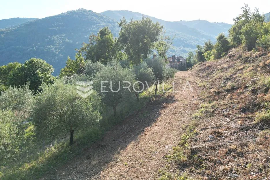 istra, motovun, građevinsko zemljište s pogledom na povijesne gradove - slika 14