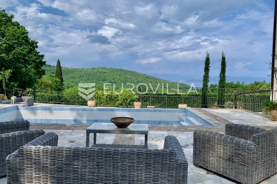 brseč - predivna luksuzna vila s bazenom i panoramskim pogledom na more - slika 9