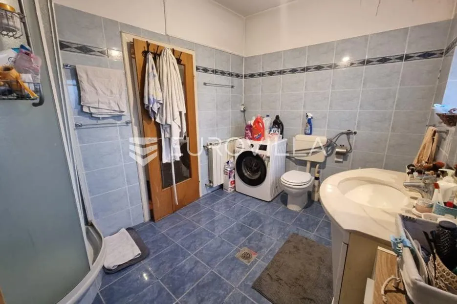 šibenik, centar, komforan stan veličine 100 m2 - slika 7