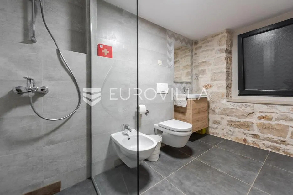 istra, umag, autentična istarska kamena kuća 260 m², okružena zelenilom, 1349 m² okućnice - slika 56