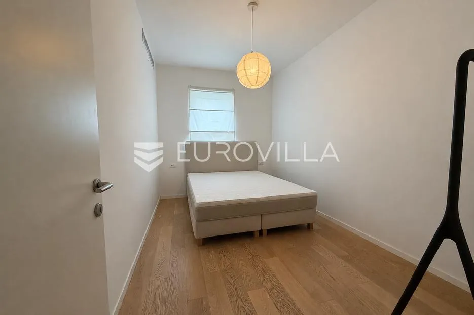 split, žnjan, morska vila, trosoban stan s lođom i dva garažna mjesta, pogled na more - slika 8