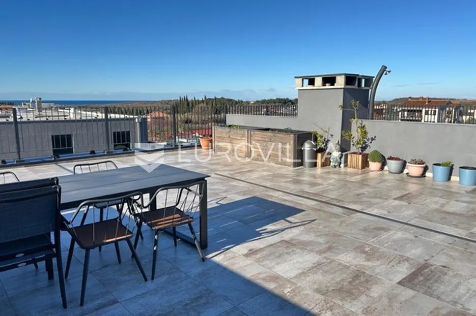 istra, novigrad – moderan stan s panoramskim pogledom na more i prostranom krovnom terasom - slika 28