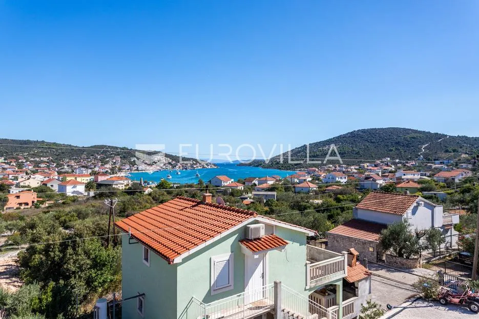 vinišće, samostojeća apartmanska kuća ukupne površine 259 m2 - slika 18