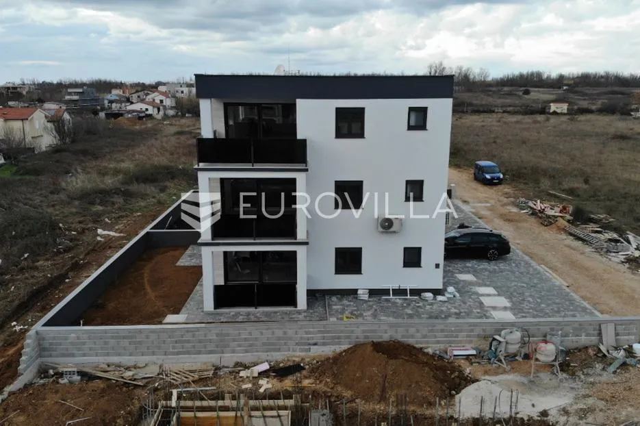 zadar, privlaka, luksuzno opremljen dvosoban stan 65,90 m² s vrtom - slika 13