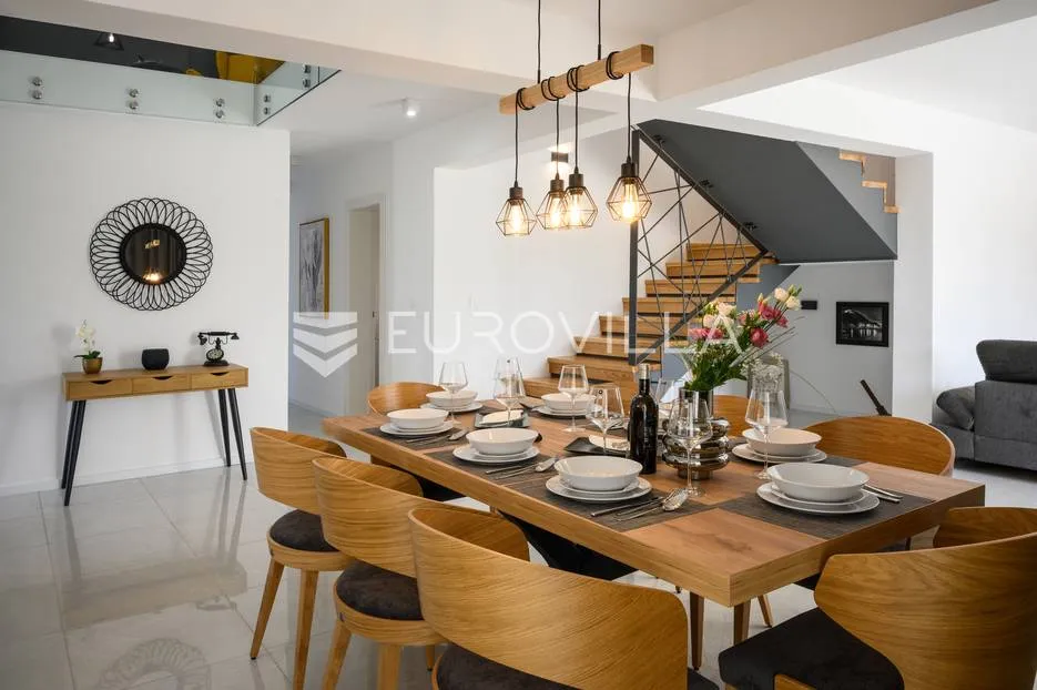 šibenik, prekrasna villa s bazenom i košarkaškim igralištem - slika 29