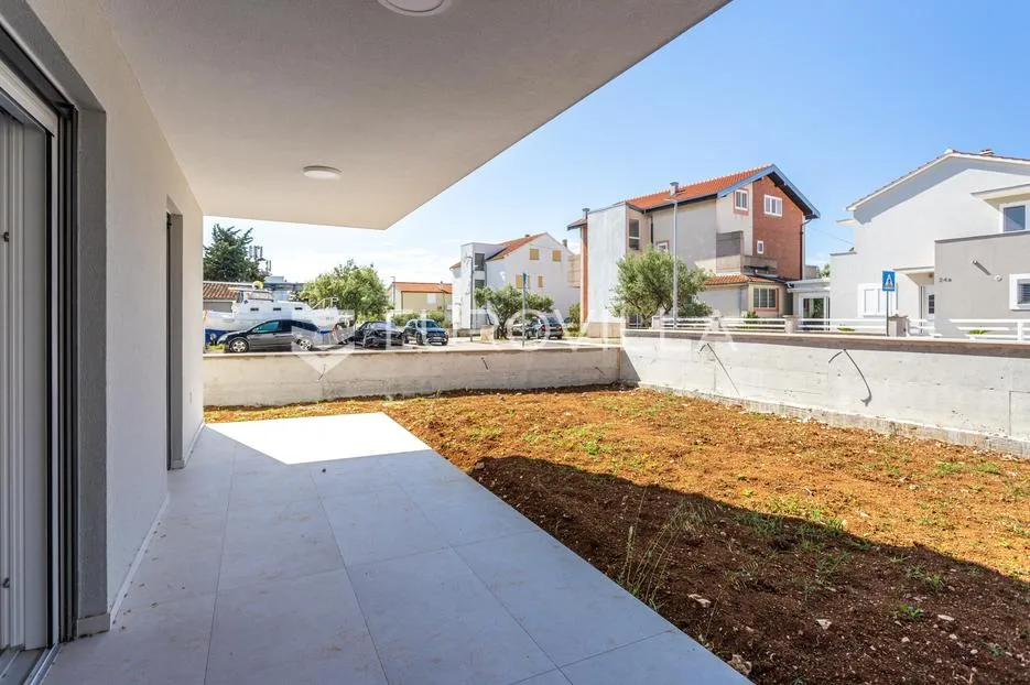 vodice, jednosoban stan s terasom i vrtom u prizemlju - slika 6