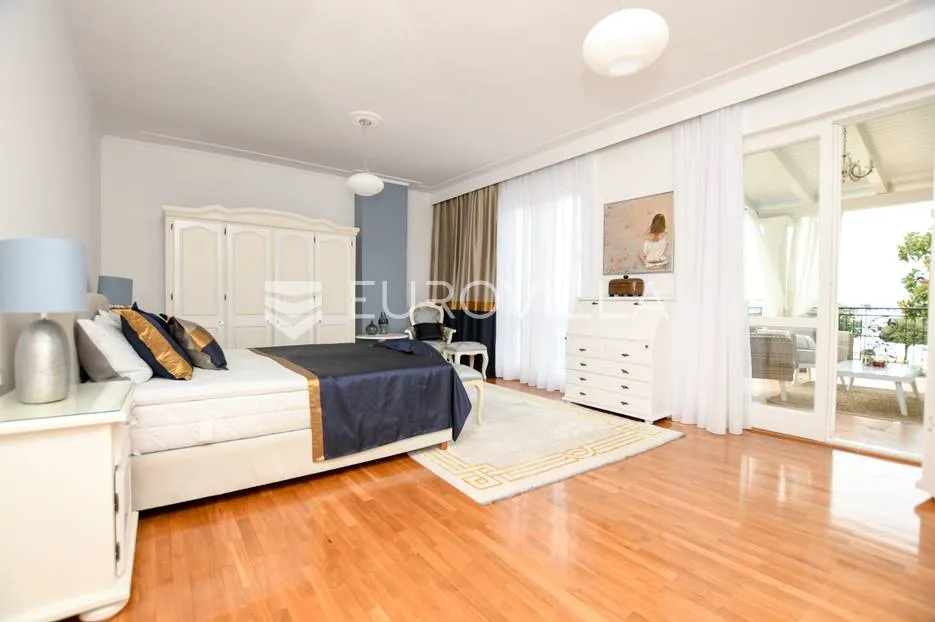 istra, umag, prekrasna kuća s bazenom prvi red do mora 430 m² - slika 38