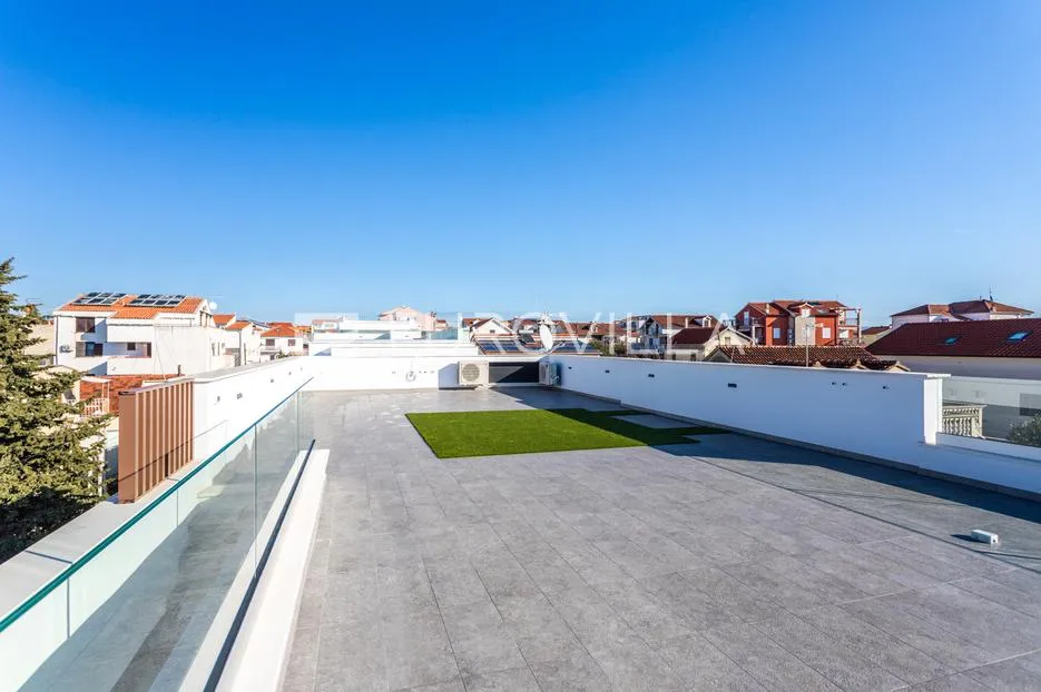 vodice, novogradnja, penthouse s krovnom terasom i pogledom na more, 150,94 m² - slika 18