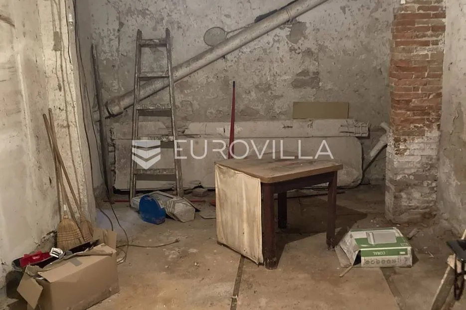 centar rovinja, kuća u nizu, 20 m do rive i mora, ogroman potencijal - slika 10