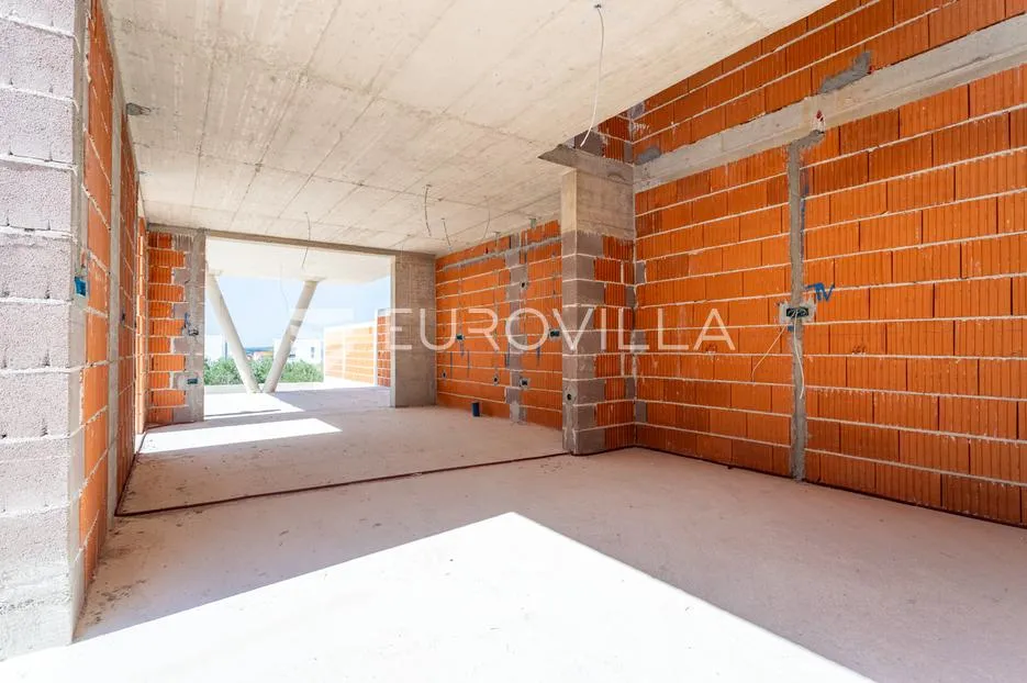 vodice, prostran stan s bazenom i dvorištem, 165,37 m² - slika 6